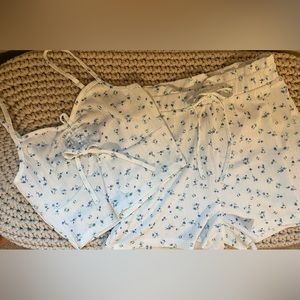 SHEIN XS white flower print spaghetti strap and short set PJs